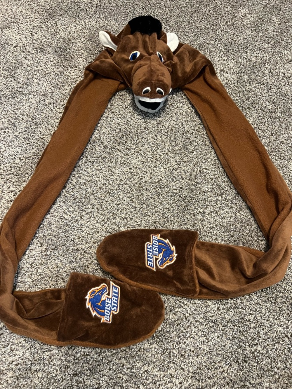 Boise State Broncos Horse Hat with Gloves